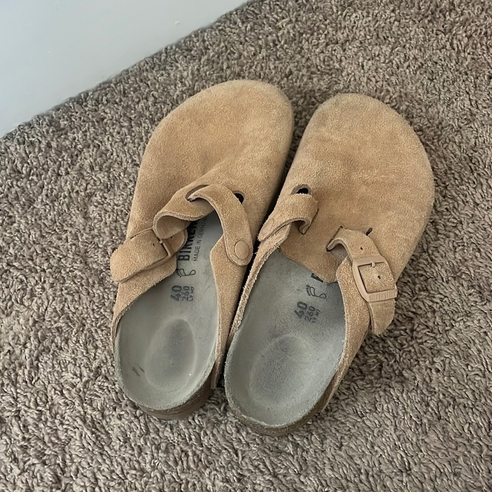Very good condition Birkenstock. Hardly worn.